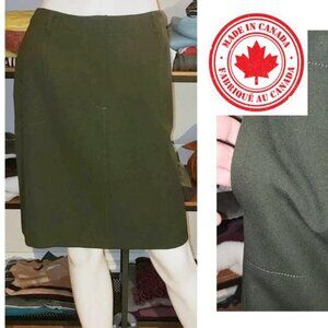 NWT "MADE IN CANADA"  green pocket skirt size 8 medium